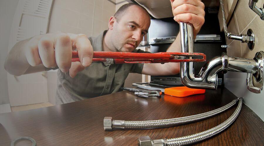 Expert burst pipe repair services in Waukon, IA